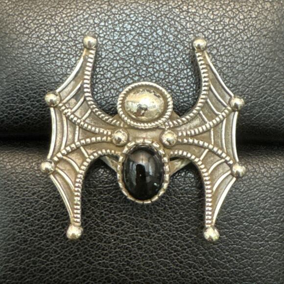 EUC Sterling Silver Onyx Spider Web Ring 8g Size 7 U5 - Picture 1 of 7
